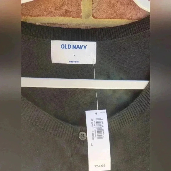 Old navy long sleeve - Picture 2 of 6